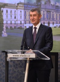 Ministr vnitra a zahraničí Jan Hamáček a premiér Andrej Babiš
