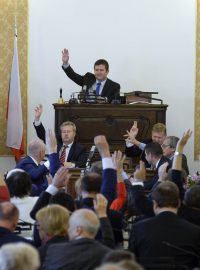 Poslanecká sněmovna se sešla 16. října v Praze na schůzi kvůli memorandu o těžbě lithia.