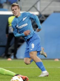 Alexandr Kokorin střílí gól proti Slavii v utkání základní skupiny Evropské ligy.