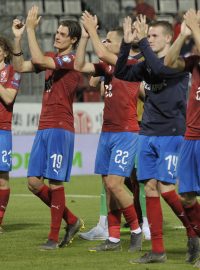 Čeští fotbalisté po vítězství nad Černou Horou.