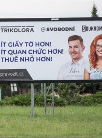 Billboard Trikolory před Sapou