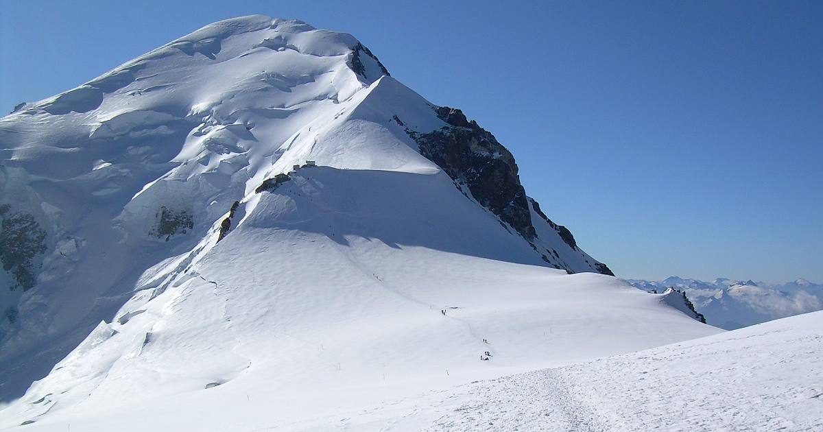 Les grimpeurs dorment au sommet du Mont Blanc.  Ils risquent jusqu’à un an de prison et une amende de plusieurs millions iRADIO