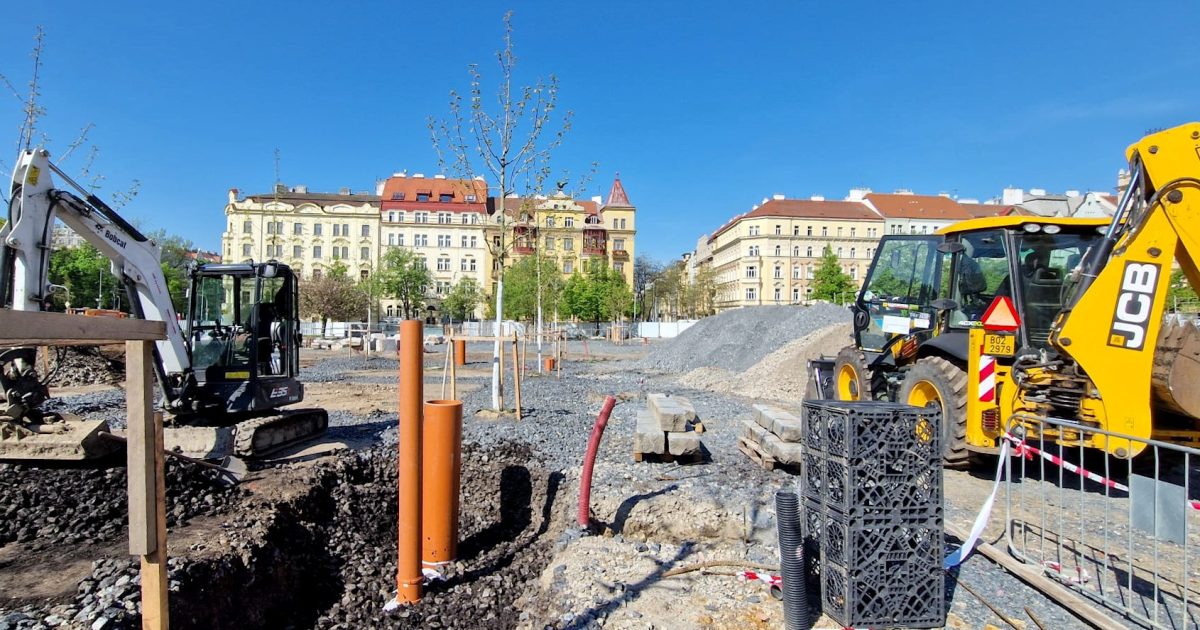 Nová podoba náměstí Jiřího z Poděbrad už se rýsuje. Rekonstrukce by mohla skončit o pár měsíců dříve