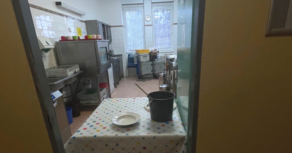 Kuchyň v dětské psychiatrické nemocnici v Lounech