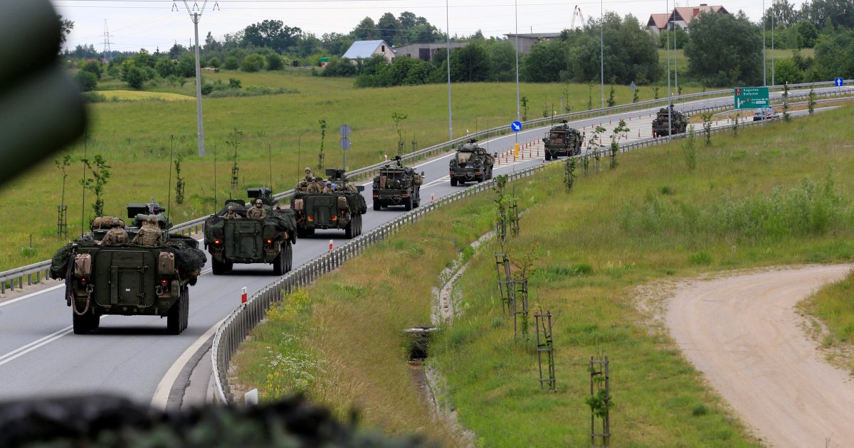 Provoz na polských silnicích zkomplikují přesuny vojenských aut. Cvičení NATO potrvá do konce května