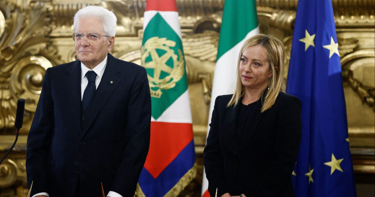 L’Italia ha un nuovo governo.  Meloni e membri del suo gabinetto hanno prestato giuramento all’iRADIO di Roma