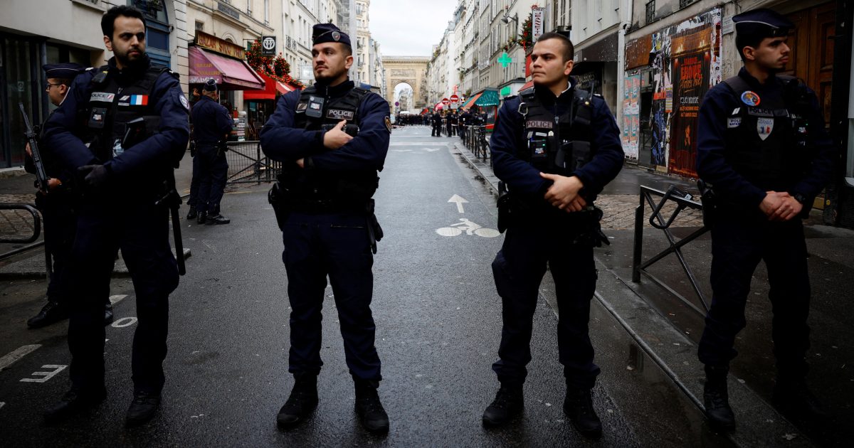 « Je tue, je suis raciste. »  Un tireur du centre kurde de Paris admet que des affrontements ont eu lieu dans les rues |  iRADIO