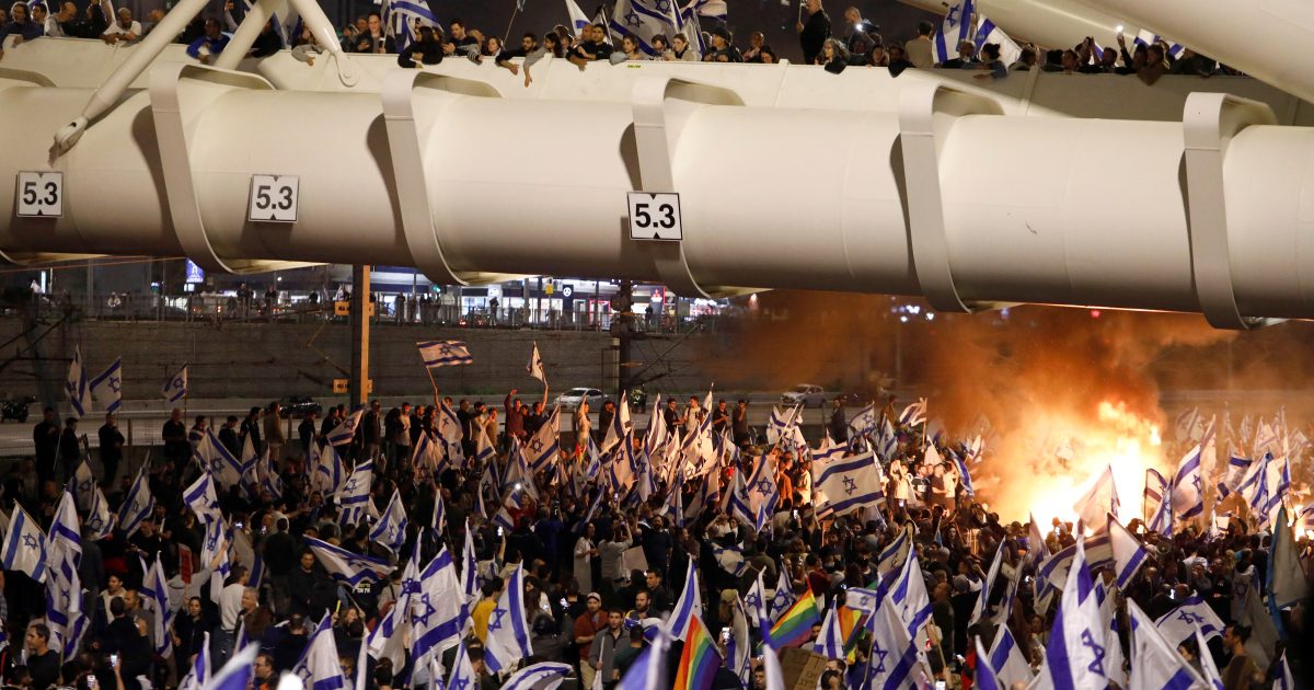 Migliaia di israeliani hanno nuovamente protestato contro le riforme giudiziarie.  Netanyahu accenna a possibili concessioni |  iRADIO