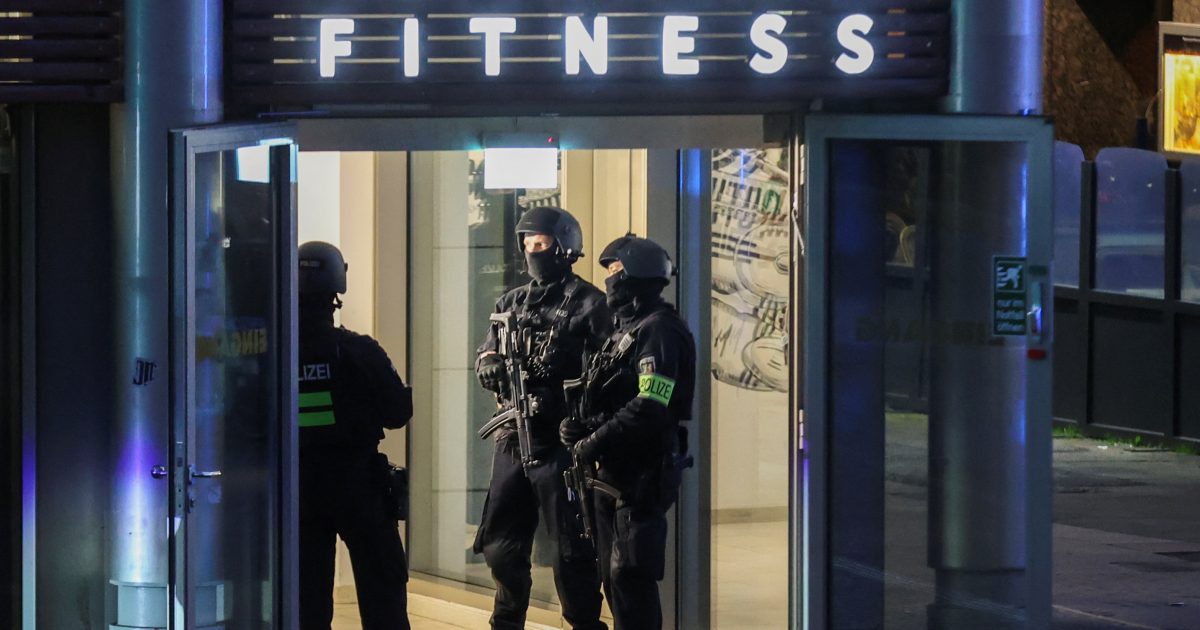 Die deutsche Polizei hat einen Mann festgenommen, der verdächtigt wird, einen Angriff auf ein Fitnessstudio in Dusiburg verübt zu haben, bei dem er vier Menschen erstochen hat |  iRADIO