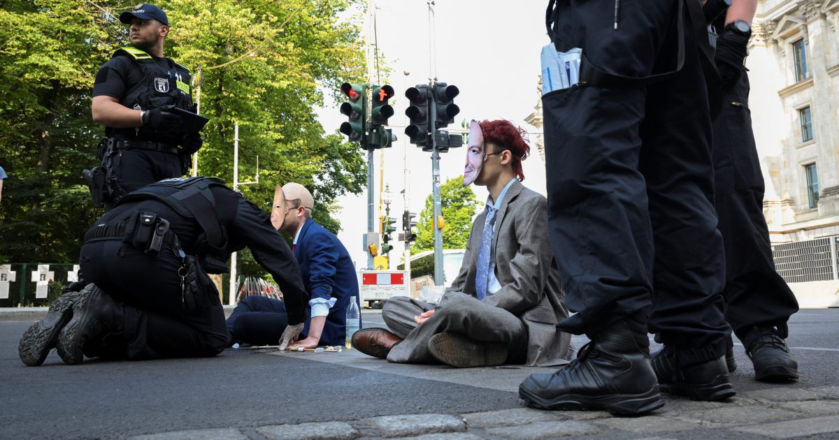 Letztes Mal vor der Sommerpause.  Klimaaktivisten der letzten Generation blockierten erneut deutsche Städte |  iRADIO