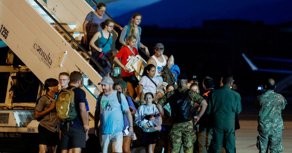 I voli di evacuazione dal Niger hanno raggiunto Parigi e Roma.  Centinaia di europei sono arrivati ​​dal paese in cui è avvenuto il colpo di stato iRADIO