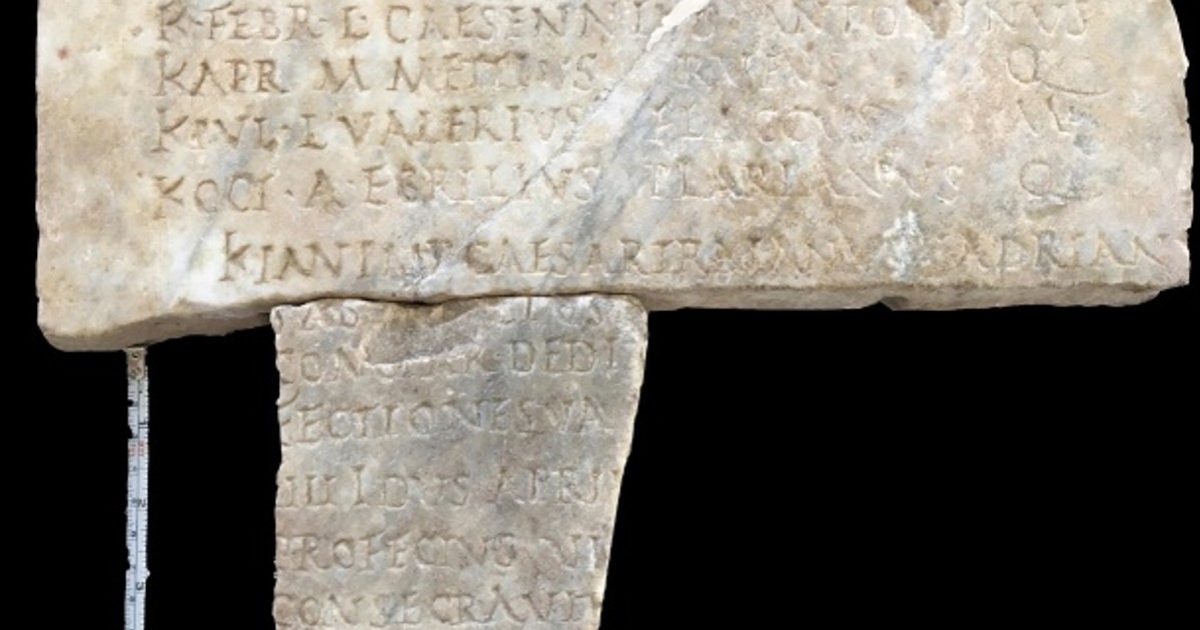In Italia sono state trovate lastre di marmo risalenti all’epoca dell’imperatore Adriano.  Offrono uno sguardo al “diario” del monarca |  iRADIO