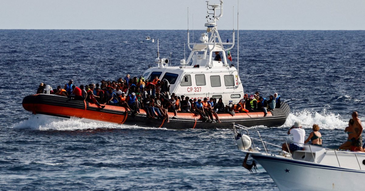 Odliv Italů a příliv uprchlíků. Snížit migraci Meloniová nezvládla, před eurovolbami mění strategii