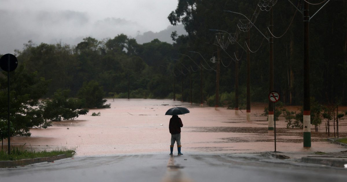 V jihovýchodním Texasu kvůli silným dešťům zavřeli školy a silnice, několika oblastem hrozí záplavy