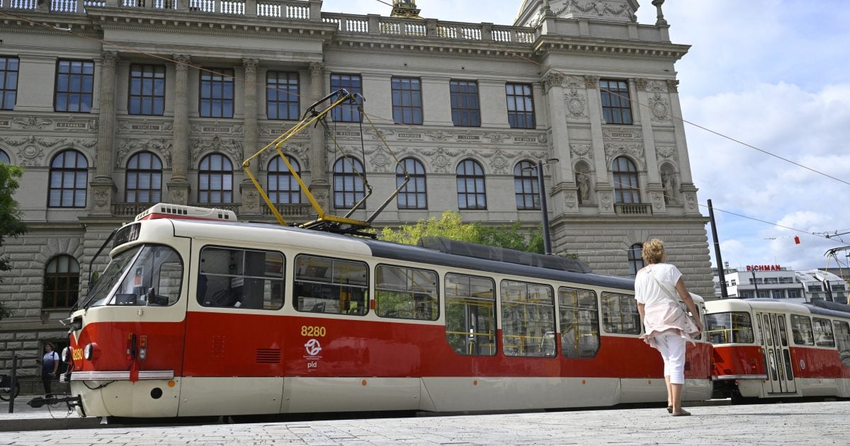 Tramvaje se vrátily na trasu kolem Muzea. Nové tratě se teď staví i v Plzni, na severu Čech nebo na Moravě