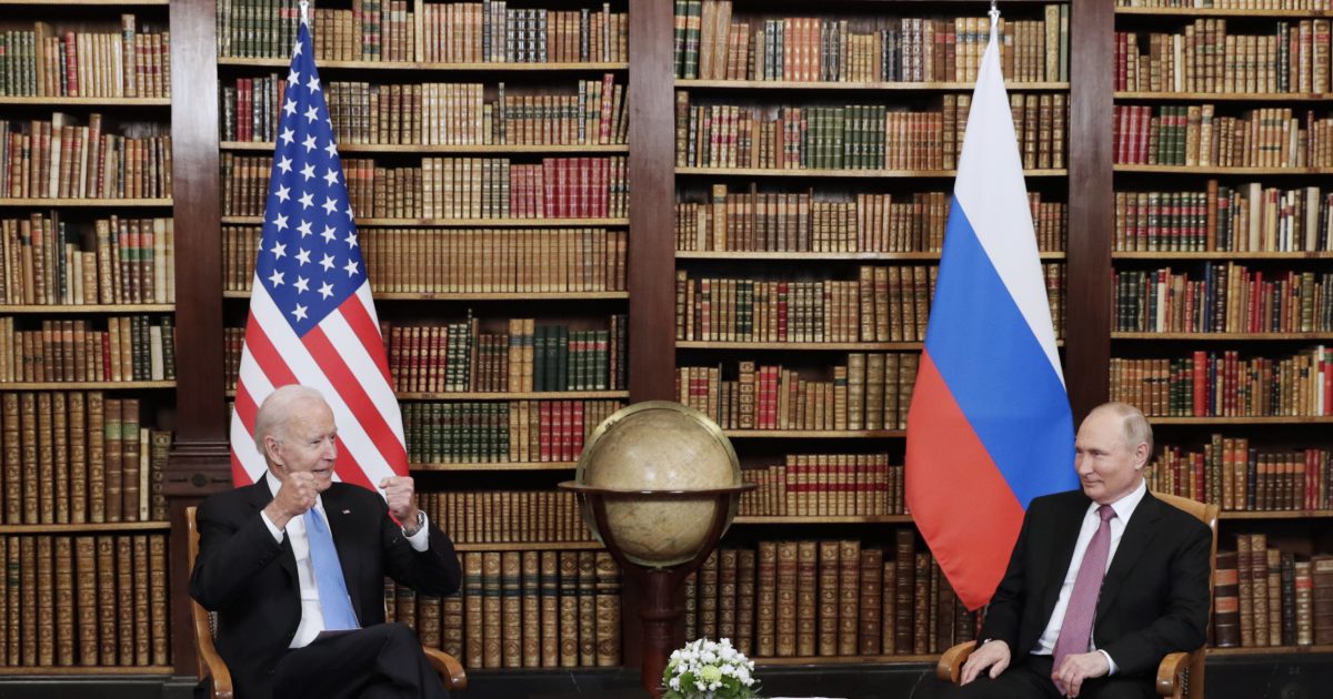Dialog zwischen ‚taub und stumm‘.  Die Spannungen zwischen dem Westen und Russland nehmen zu, Bidens Gespräch mit Putin könnte iROZHLAS entschärfen