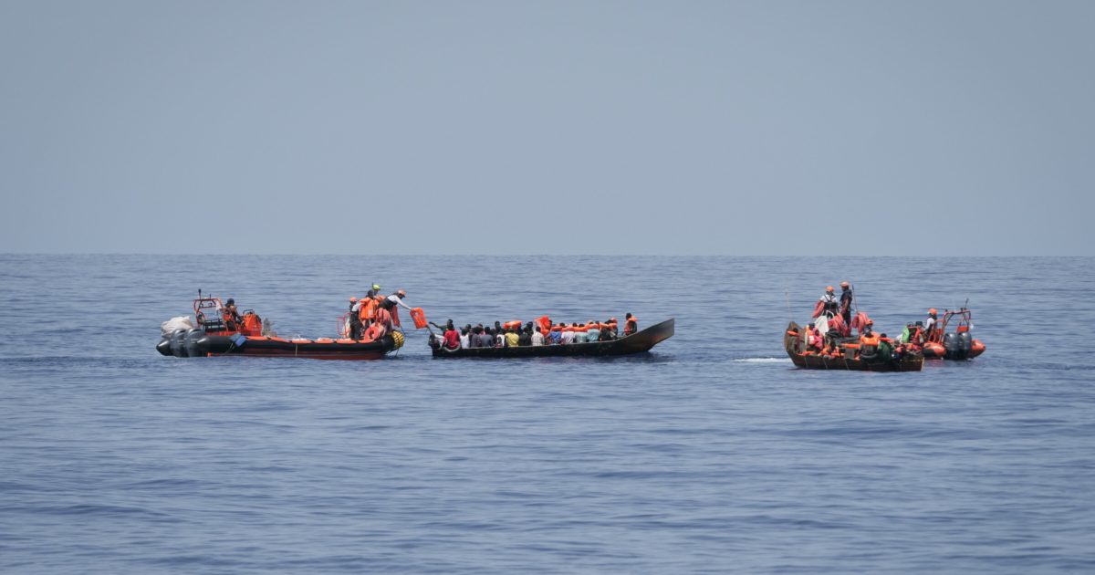 La nave umanitaria Ocean Viking ha salvato più di 600 migranti in due giorni al largo delle coste italiane.  Ha navigato quindici volte |  iRADIO