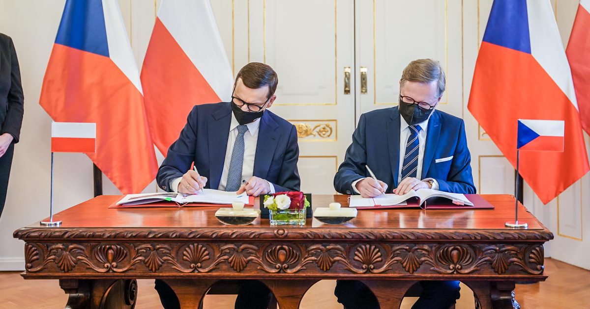 Fiala i Morawiecki podpisali porozumienie w sprawie Turowa.  Polska zapłaci 45 mln euro, Czechy wycofają pozew iROZHLAS