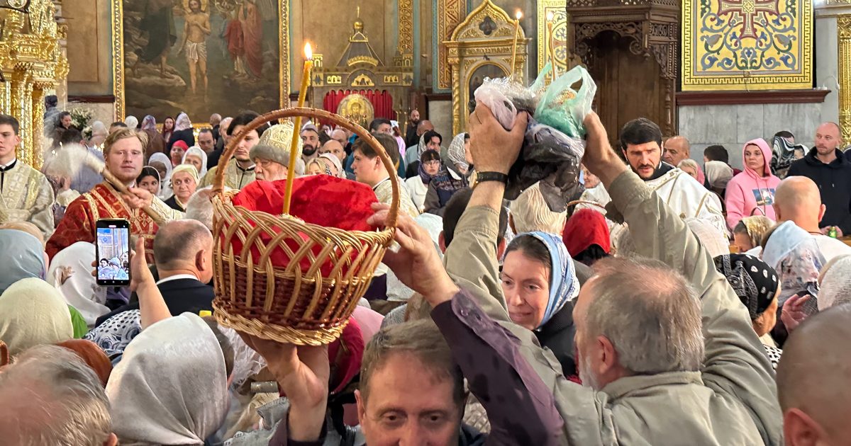 Ukrajinci prožívají třetí pravoslavné Velikonoce ve válečných podmínkách. Modlí se, aby válka skončila