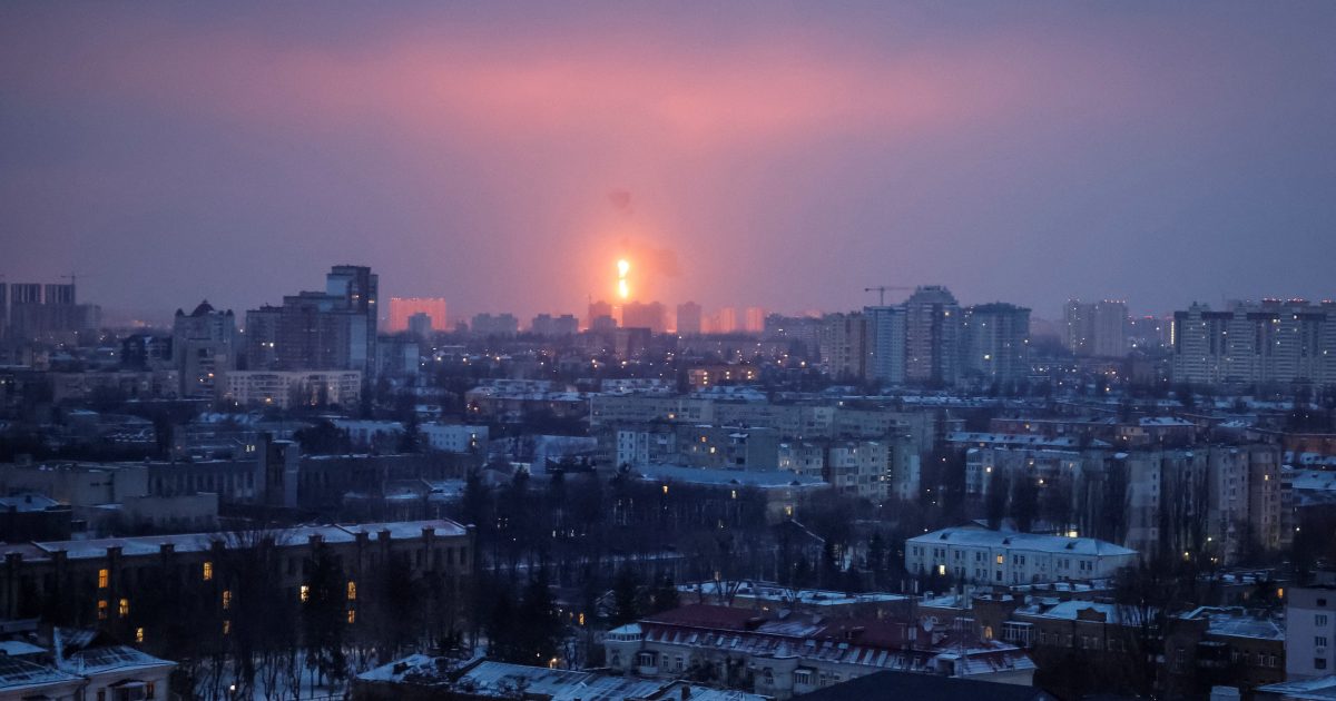 ONLINE: Kyjev ráno odrážel ruské raketové útoky. Starosta vyzval obyvatele, aby zůstali v krytech