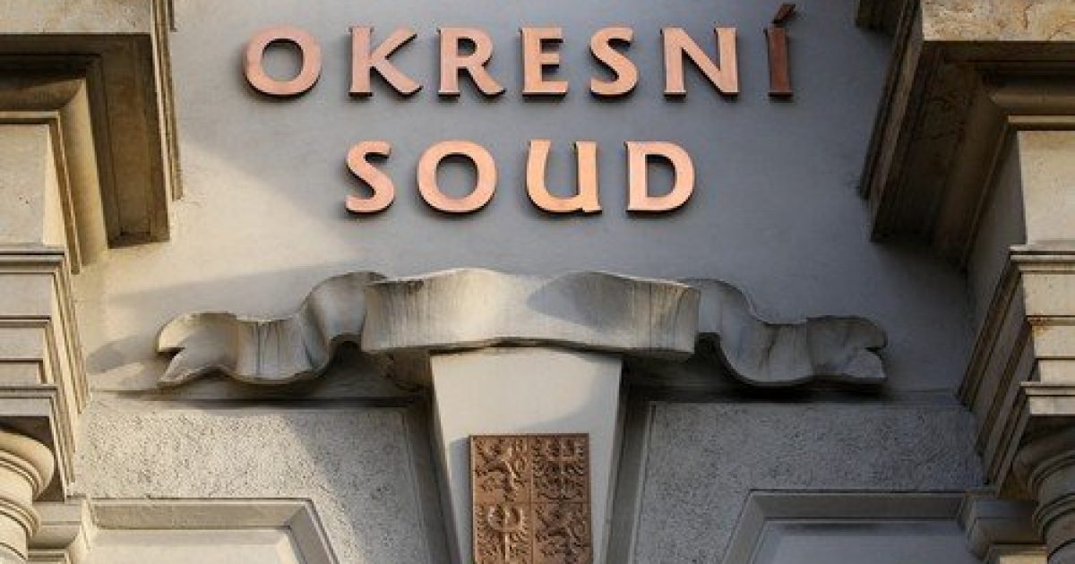 Za pokus o vraždu spolužáků poslal soud dívku v Domažlicích do výchovného ústavu