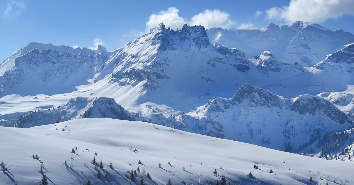 Il ghiacciaio si rompe nelle Alpi italiane.  Almeno sei persone uccise, quattordici ferite iRADIO