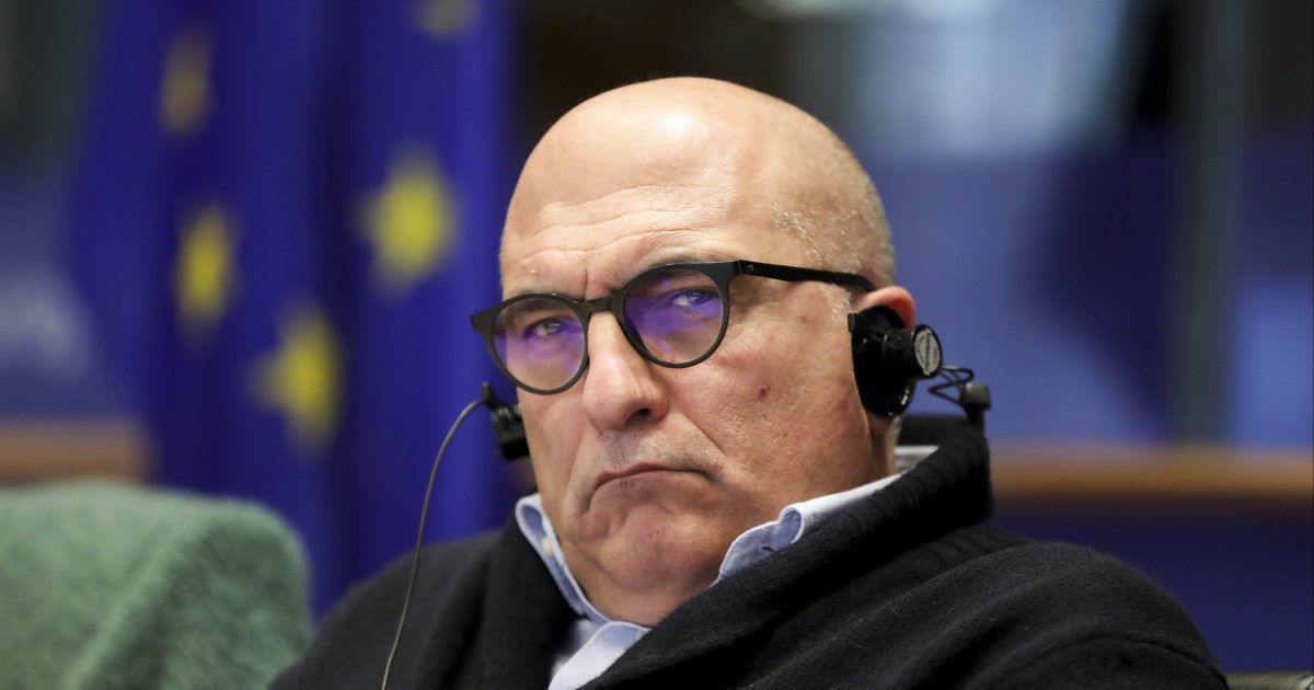 La polizia belga ha arrestato un eurodeputato italiano dopo averlo interrogato.  È sospettato di corruzione in parlamento |  iRADIO