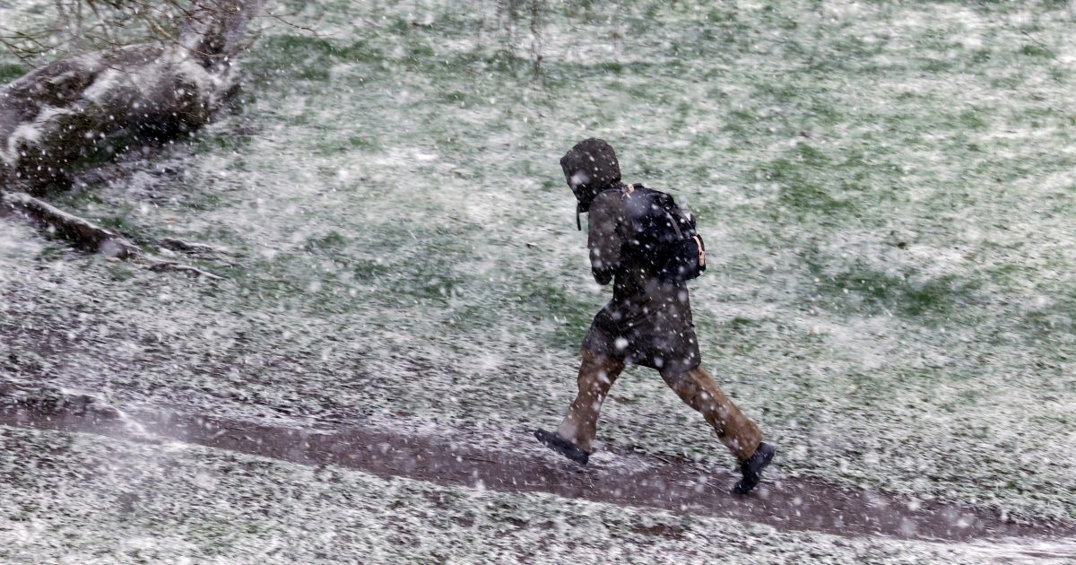 Víkendové teploty nepřesáhnou devět stupňů, uvádí meteorologové. Přeháňky budou smíšené i sněhové