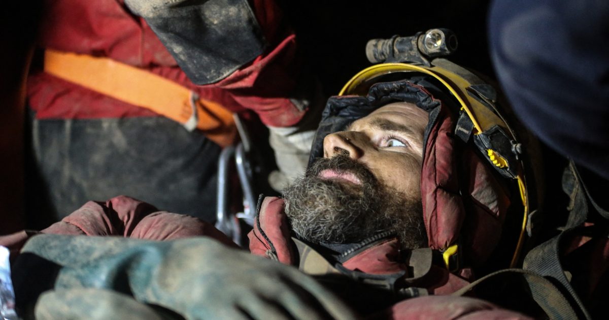 Uno scienziato americano si ammalò in una grotta e rimase intrappolato a 1.040 metri sotto terra.  Lo hanno rilasciato dopo soli dieci giorni di iRADIO