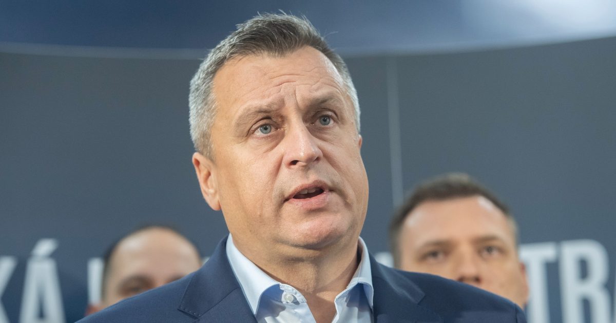 Zákaz řízení a pokuta. Slovenský politik Danko dostal trest za sražení semaforu