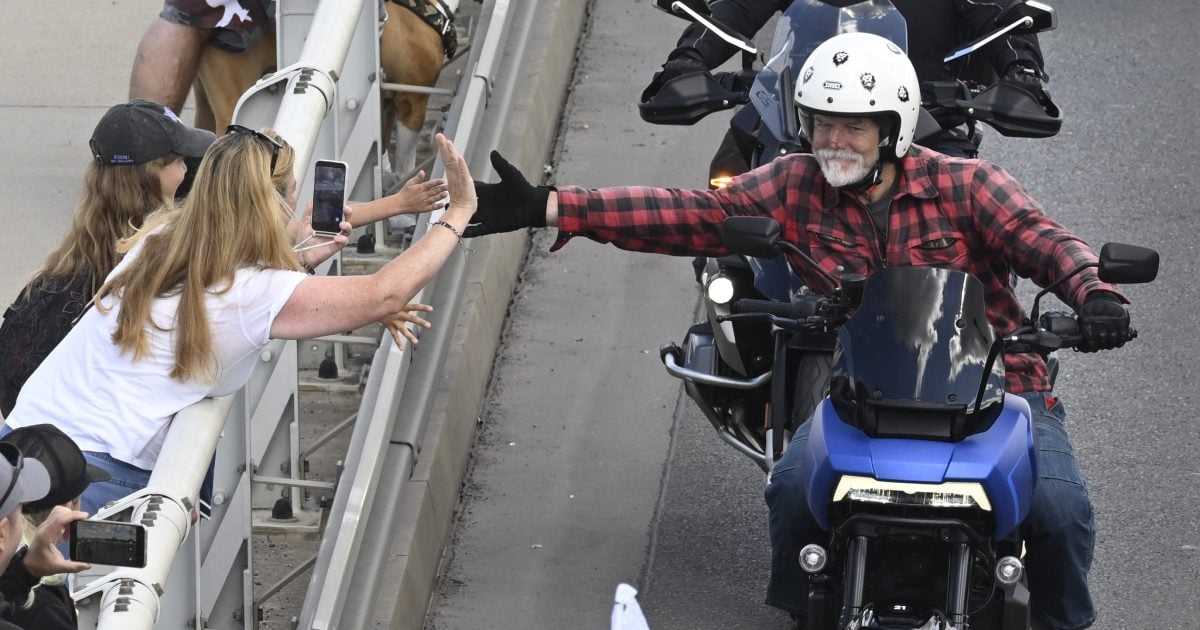 OBRAZEM: Pavel jel v čele spanilé jízdy se stovkami motorkářů. ‚Je to o atmosféře,‘ komentoval
