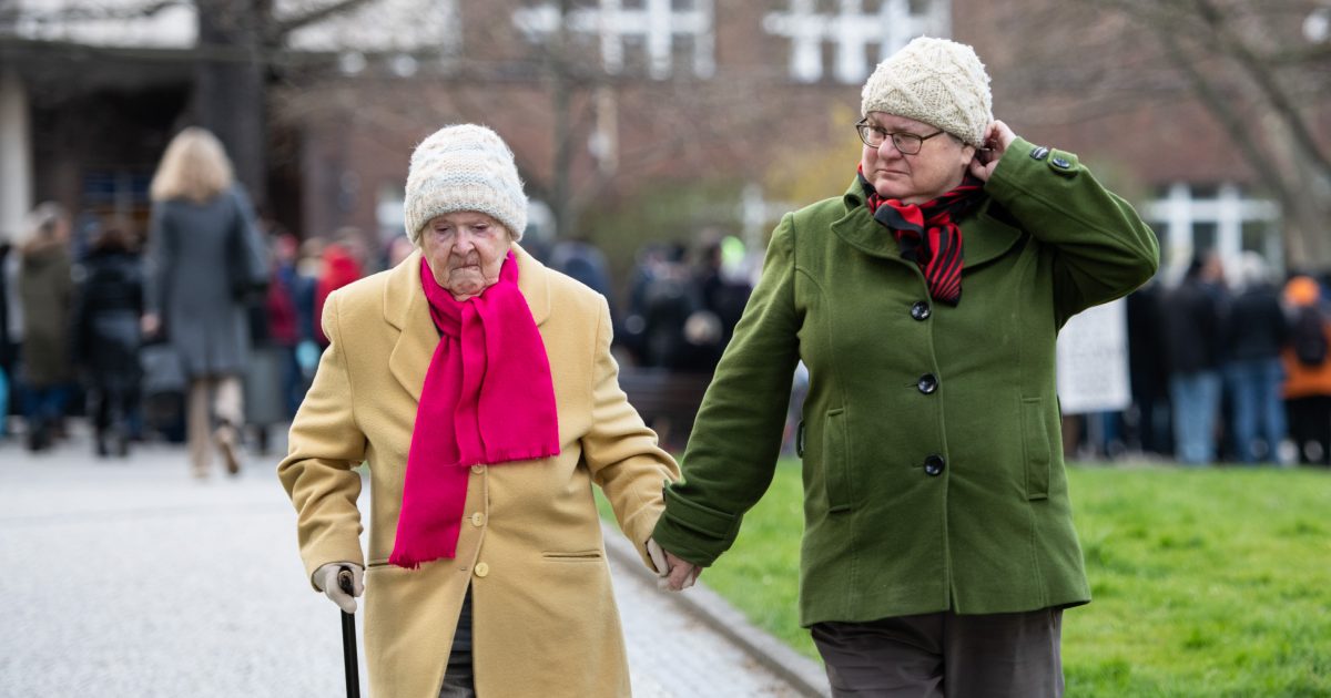Ende der Herausforderungen für Rentner.  VZP wird keine Versicherungsprämien mehr von Personen verlangen, die auf die Bearbeitung ihrer Rente warten |  iRADIO