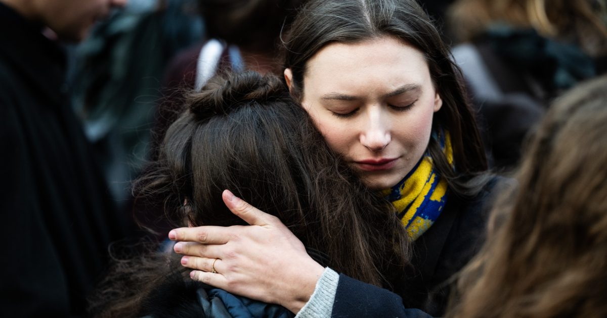 Obyvatelé Klánovic, školy i zdravotnická zařízení. Na 9000 lidí psychicky zasáhla masová střelba v Praze