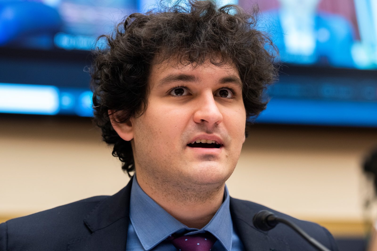 Tajemství pádu krále kryptoměn: naprosté selhání, cirkus a ztracené  miliardy | iROZHLAS - spolehlivé zprávy