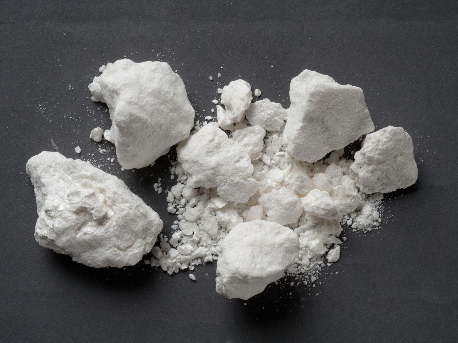 Ovlivní to trh.' Pražská policie zatkla dealera a jeho pravou ruku,  zabavila 12,5 kilogramu kokainu