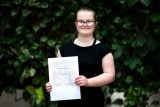 ‚Eliška je důkazem, že to jde.‘ Dívka s Downovým syndromem studuje běžnou střední školu s maturitou