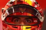 Sainz poprvé vyhrál kvalifikaci závodu formule 1. Verstappen skončil po nehodě druhý