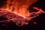 Na Islandu opět vytryskla láva. Úřady se snaží chránit geotermální elektrárny a rybářské město Grindavík