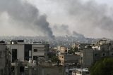 Kouř stoupá po izraelských úderech během izraelské vojenské operace v Rafahu (foto z 28. května 2024)