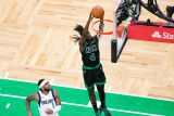 Boston porazil Dallas a ve finále NBA vede 2:0 na zápasy. V dresu Celtics zářil Jrue Holiday