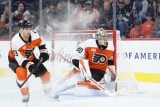 Vladař s Dostálem pomohli v NHL 26 zákroky k výhře Philadelphie a Anaheimu. Palát si připsal přihrávku