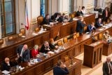 Sněmovna schválila základní údaje letošního rozpočtu. Schodek má vzrůst na 310 miliard korun