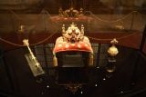 Bảo vật đăng quang có sức mạnh huyền bí – Curator: 'Chúng ta phải truyền lại sự kính trọng cho thế hệ sau'
