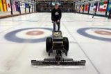 Rychlobruslení vyžaduje led nejtvrdší, curlingová dráha zase hrboly. Každý sport potřebuje jiný