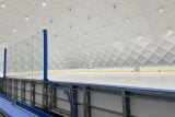 Provizorní kluziště v Liberci je připravené na sportovce. Pro veřejnost je zatím zavřené