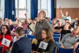 Zvýšené hlasy, vyostřená debata, i když s nižší účastí. Lidé z Dolní Lutyně vedle gigafactory bydlet nechtějí