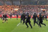Při finále českého fotbalového poháru se několik fanoušků střetlo i v bitkách
