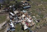 Zničené domy po smrtícím tornádu, které se přehnalo v noci na neděli 26. května 2024 ve Valley View v Texasu. Silné bouře zanechaly v neděli v Texasu, Oklahomě a Arkansasu rozsáhlou zkázu poté, co zničily domy a zničily zastávku pro kamiony, kde se řidiči ukrývali během posledního smrtícího počasí, které zasáhlo centrální část USA.