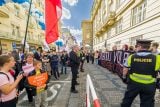 Žaloba kvůli Pochodu pro život? Policie nechybovala, soud odmítl řešit, jestli odnášela odpůrce dost ‚svižně‘