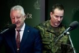 Zůna nedoporučil Řehkovi účast u Moravce. Šéf armády podle něj příliš často vystupuje v médiích